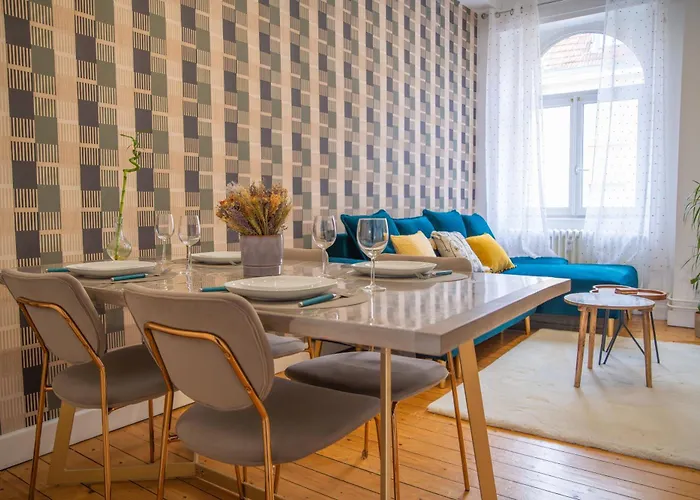 Plumeria - Grand Appartement 75M2 - Au Calme - Proche Gare, Nouvelle Ville - Parking Public Gratuit - 2 Chambres - 4 Lits Separes