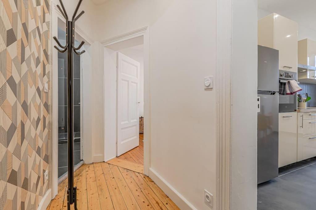 Plumeria: Peaceful Grand Near Station With Free Parking Apartment