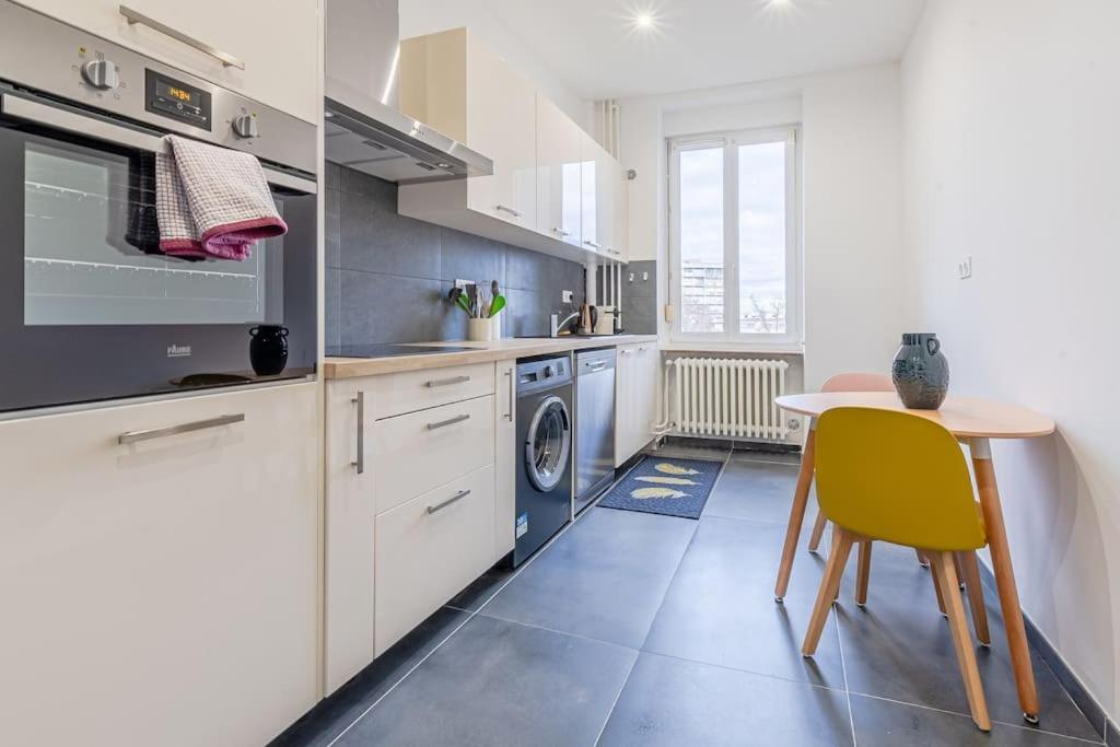Plumeria - Grand 75m2 - Au Calme - Proche Gare, Nouvelle - Parking Public Gratuit - 2 - 4 Lits Separes * Metz