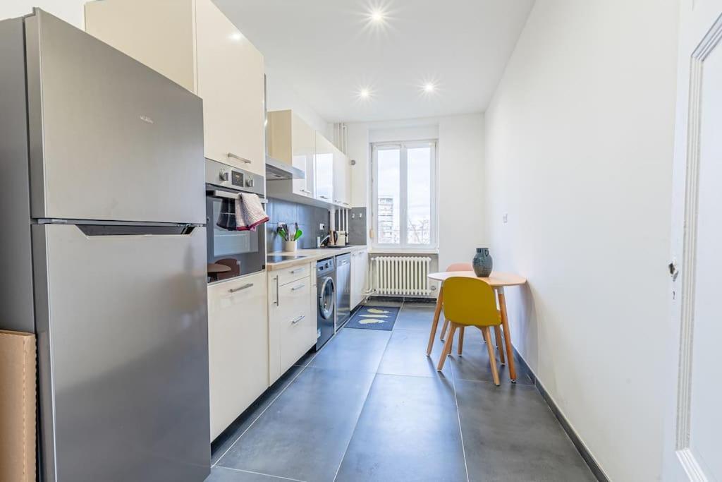 Plumeria: Peaceful Grand Near Station With Free Parking Apartment